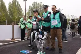 全球首个机器人半马起跑！机器人跑马拉松有何意义？图片