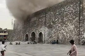 “凤阳鼓楼塌了”登热搜第一，当地通报：去年3月维修竣工，已成立调查组图片