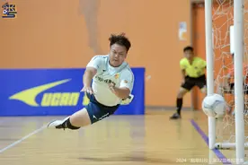 粤超联赛演绎“父子情深”图片