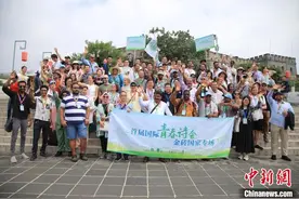 “首届国际青春诗会”“望长城内外”诗歌朗诵会举行图片