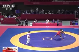 摔跤比赛如何定胜负？古典式摔跤和自由式摔跤如何区分？一文读懂图片