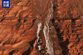 这个泉水遇火就燃？新疆拜城水火交融奇观图片