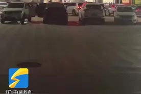 大货车拖挂小汽车不知情 无棣服务区两小时生死救援图片