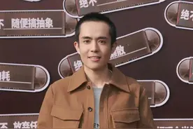 王星现身《无限超越班3》录制现场：还是寸头，有女友陪伴图片
