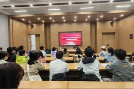 吉林大学开展2024级新生“万人同上国家安全教育课”活动图片