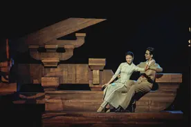 用国标舞讲述“人间四月天”图片