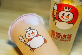 “倒卖蜜雪冰城”小伙发声：想做低成本摆摊示范，并非以盈利为目的图片