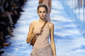 巴黎时装周：迪奥发布春夏新品成衣图片