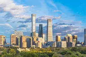 2022年末北京中心城区常住人口较2015年高点减少202.9万人图片