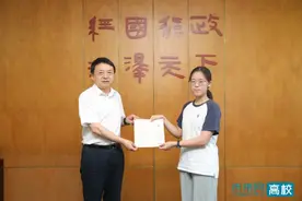 0001号！中国政法大学校长签发2024年本科录取通知书图片