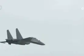 飞得远、看得远、打得远 看歼-16战机“潜龙”冲云霄图片