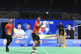 冠军PK草根，庐州上演羽坛盛宴——世界冠军谌龙现场送球拍，观众嗨翻了图片