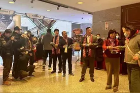 文艺上海年｜博物馆里过大年：观展、找福，玩贪吃蛇图片