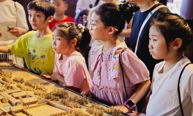职工亲子共赴宋韵之旅 南星街道总工会“书香宋韵·德寿宫文化寻踪”活动圆满落幕