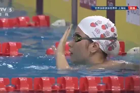 破亚洲纪录 余依婷夺得游泳世界杯上海站女子100米混合泳银牌图片