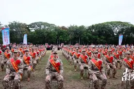 热血启程！越秀好男儿奔赴军营图片