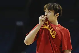 “四字外援”丁彦雨航加盟广州男篮，携手郭艾伦图片