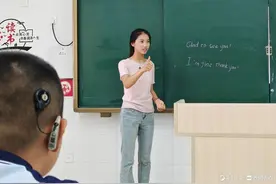 微纪录最聊城|小刘老师初登讲台第六天：为孩子们推开看世界的窗图片