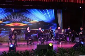 明晚这场免费音乐会，邀你来百联西郊欣赏“流行遇见爵士”！ | 爱申活 暖心春图片