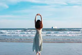 我发现真正迷人的女生都有一个共性图片