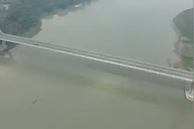 航拍G4215蓉遵高速黄舣长江大桥视频封面