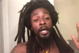 男子清洗绑了8年的脏辫，原来脏辫是可以这样直接清洗的！！