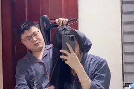 Uzi和女友aomimi日常秀恩爱，甜到爆炸。视频封面