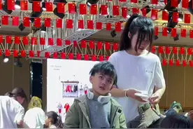 6岁小哥哥的#眼神杀，你有没有感觉到#这上头的压迫感  😜 #少儿模特 #童模走秀 #周昊铭视频封面