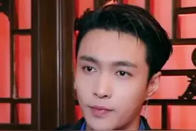 #张艺兴 面对#脱发 这个问题看得很开～#if姐 #明星 #文娱记者报告书 #万万没想到 #帅视频封面