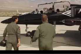 【中字】阿汤哥带胖主持人上战机爆笑亲身体验壮志凌云#航空 #汤姆克鲁斯视频封面