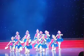芦溪小花蕾艺校的美妞们参加萍乡市第一届艺术节表演的舞蹈《国…视频封面