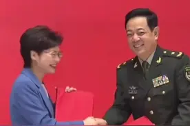 历史性一刻！港府将中区军用码头移交香港驻军