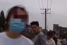 近日，安徽一男子因低头看手机，竟将自己姐姐的车开进了池塘，姐姐在一旁哭喊：130万！视频封面