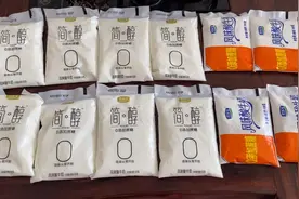 现在我们这村里越来越方便了，条件越来越好了！快递也送门上货了视频封面
