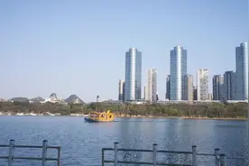 水上公交，等了好几趟也没坐上！😂下次一定体验下。视频封面