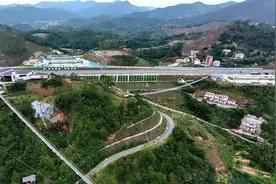 广东茂名这个服务区能进国内前三吗？ 你见过有玻璃桥视频封面