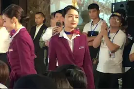 #中国机长 最美空姐团来袭！#袁泉 #张天爱 #李沁 张雅玫 杨祺如 你最心水哪一位？噗，小学生才做选择题！