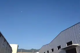 送壁纸啦！收藏一下，纯蓝色背景的天空看不到一片白云视频封面