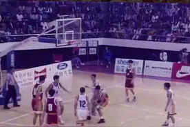 战神带队八一队赛季全胜夺冠！#中国男篮 #篮球 #刘玉栋视频封面