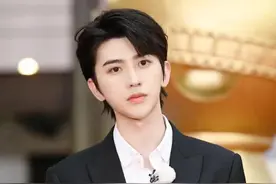 #蔡徐坤新歌情人 舞台首秀，你觉得他的表现怎么样～#if姐 #明星 #蔡徐坤视频封面