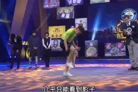 12岁中国小学生30秒跳绳208个创下吉尼斯世界纪录，碾压日本跳绳冠军。#少年强则国强 #正能量 #励志视频封面