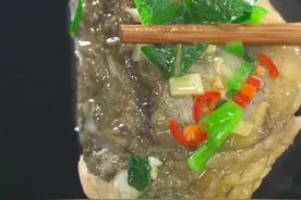 草鱼家常煮法去腥有妙招，学会你也是大厨#美食 #家常菜视频封面