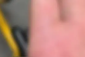 近日，有网友发布视频称成都一共享单车坐垫被插针，坐标为成都金牛珠宝中心。从被曝光的视频看，显示为哈啰单车。视频封面