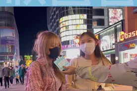 男生们快看看你们脚上穿的是什么吧#街访 #男生 #穿搭