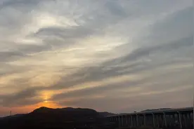 都谁注意今天下午5点半左右泰安西南方向的巨响和飞机冒出的黑烟