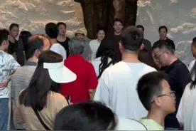 邓小平故里旅游区客流量预警，单日游客接待量超4.8万人次，请广大游客合理归化，错峰出游。#五一到广安·怀旧+潮玩#心动广安向新而行#旅游视频封面