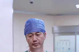 外国病人来中国求医，说明我们医院和我们国家实力的强大。 #医者仁心 #脊柱侧弯 #医学科普仅供参考如有不适请线下就医 #儿童健康 #门诊日常