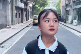 当我穿着工作服送女儿上学妥妥的被嫌弃#搞笑 #漏风的小棉袄视频封面