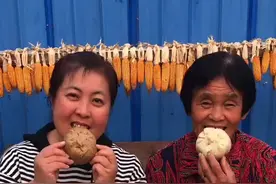 给婆婆蒸一锅萝卜素馅大包子太香了#包子 #美食 #2024新农人计划 #记录真实生活 #我的乡村生活视频封面