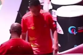 混双夺冠后肖指导第一时间让王楚钦孙颖莎收好球拍，随后周到也特意嘱咐德华，肖指导和德华一直站在球拍旁确保万无一失！